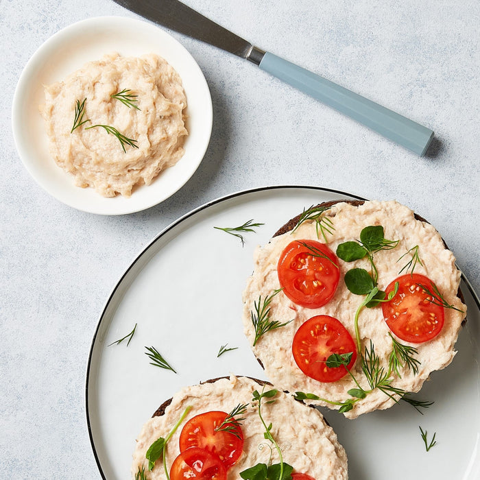 smoked salmon salad bagel